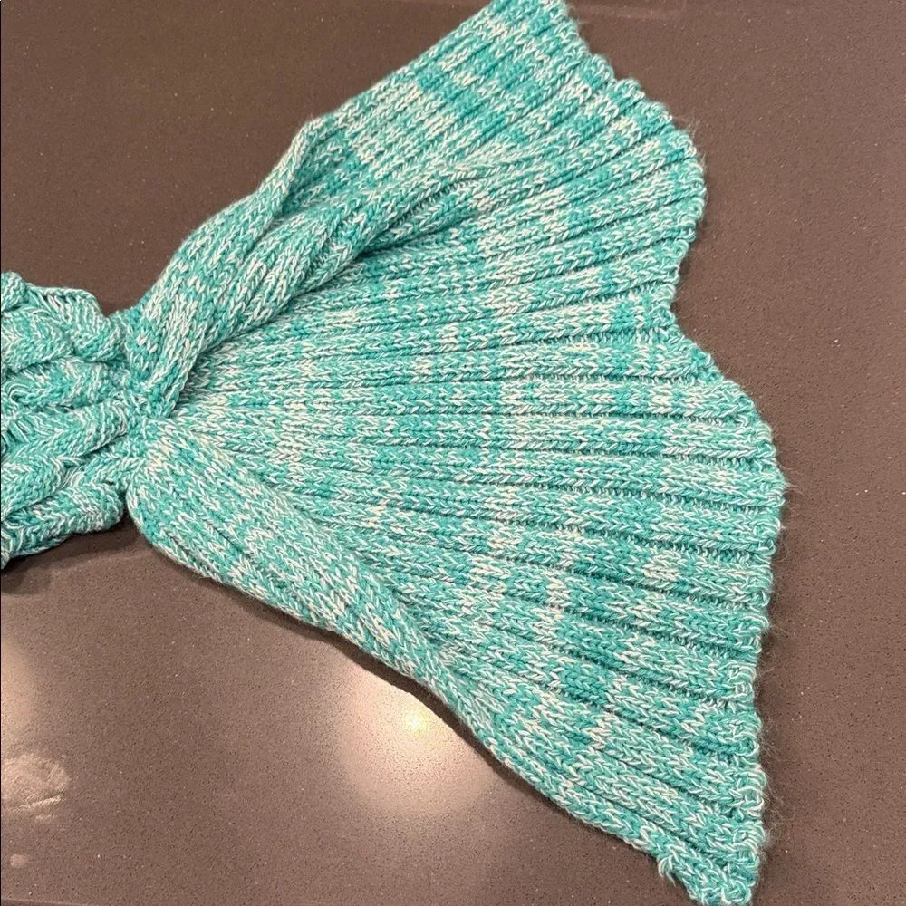 Homie Turquoise Mermaid Tail Blanket NWOT